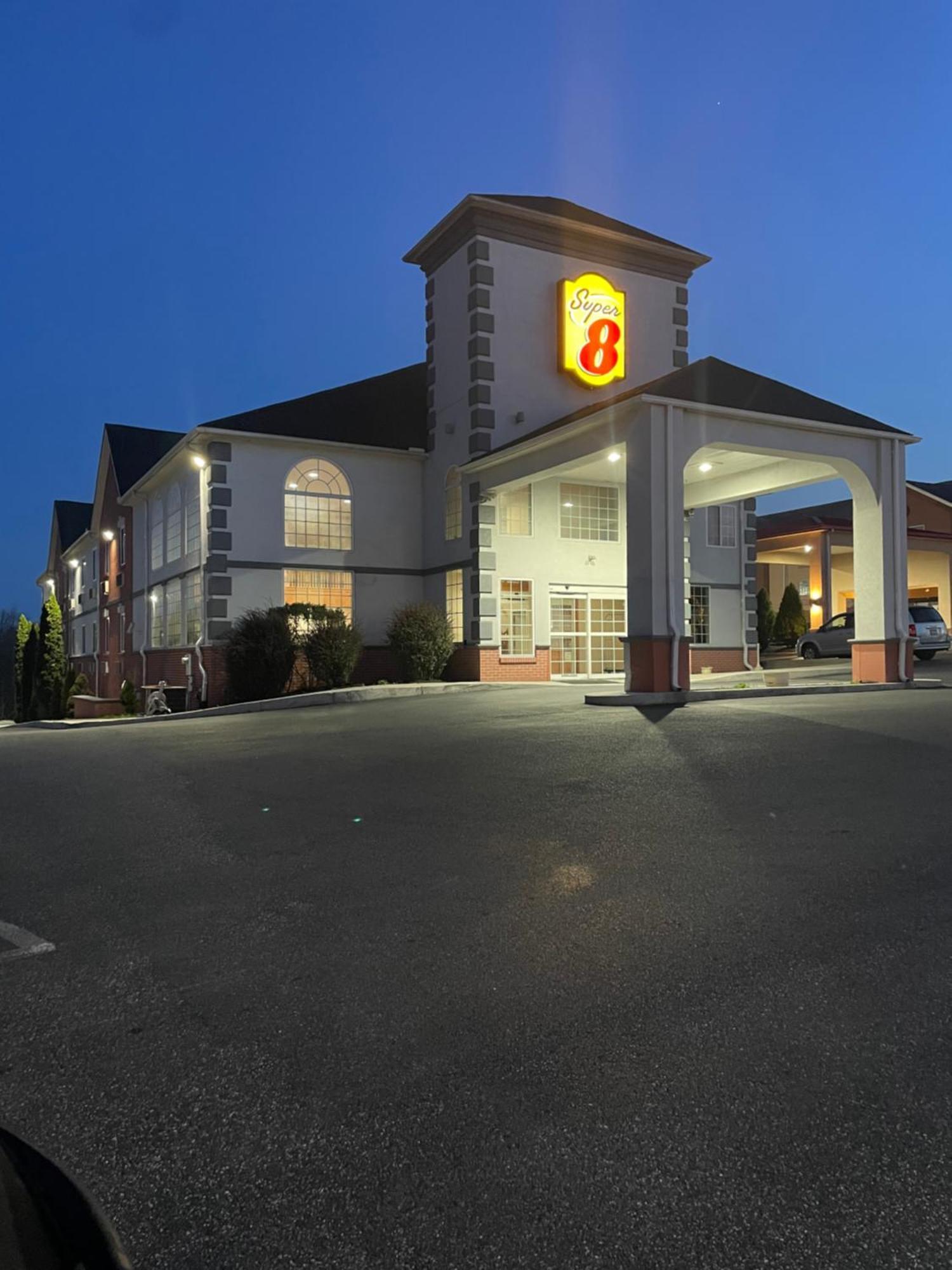 Super 8 By Wyndham Harrisburg Hershey North Exteriör bild